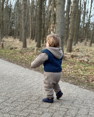 freno fevar, mikk-line, duurzame kinderkleding, merino wol, wolletjes, alwero, buitenkleding dreumes, wollen pak baby, waarom merino wol voor baby, gekookte wol, boiled wool, waldorf, vrije school, buitenspelen, hufterproef