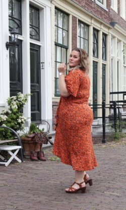 miss etam, miss etam, thebiggerblog, Josine Wille, paskamer selfie, shoplog miss etam, paskamer miss etam, pashokje, shoplog, vlog, plussize fashion blog, shop your shape, grote maten mode, goedkope grote maten kleding, goedkope kleding, mode, fashion trends, plussize mode trends, curvy, curves, maatje mee, maat 48, maat 50, size 20, size 22, plussize dress, plussize animal printed dress, plussize orange dress, oranje jurk maat 48, oranje jurk grote maten, tijgerprint jurk, dierenprint jurk, luipaard jurk, oranje luipaard print, Amsterdam