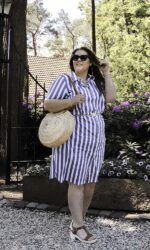thebiggerblog, size happy, happy size, plussize fashion blog, grote maten mode, maat 48, maat 50, blouse jurk, gestreepte blouse jurk, blauw wit strepen, lange blouse, zomer blouse, plussize blouse jurk, plussize blouse dress, asos belt, elasticated belt, gold belt plussize, landgoed de Holtweijde, fashion blog, mode blog, 2020, zomer 2020 mode, plussize mode, plussize fashion, grote maten mode, grote maten goedkope kleding, budget tips plussize, budget tips grote maten