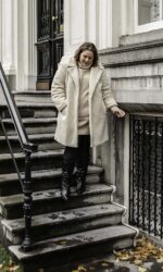 thebiggerblog, Josine Wille, plussize blog, plussize blogger, influencer, content creator, borg jas, borg coat, faux fur coat, off white coat, 2020 winter coat, warm fuzzy coat, plussize coat, plussize borg coat, plussize borg jas, nep bont jas, grote maten jas, goedkope jas, crèmekleurige jas, jas creme, jas off white, off white coat plussize, size 20, size 22, maat 48, maat 50, happy size, Sara lindholm, grote maten jas, grote maten kleding, fashion Inspo, Pinterest, Amsterdam, keizersgracht